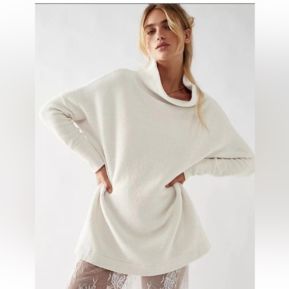 Free People Ottoman Slouchy Tunic Ribbed Sweater size small Cream